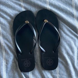 black tory burch flip flops